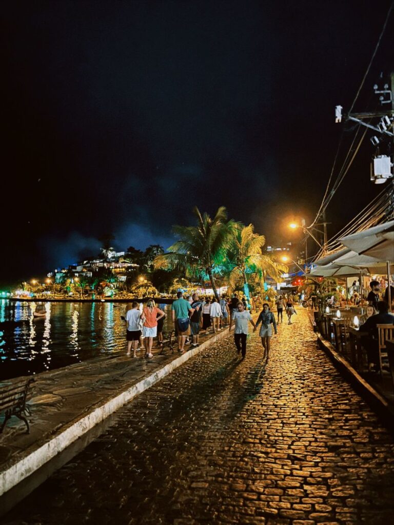Rua das Pedras at night showing lights and people 1