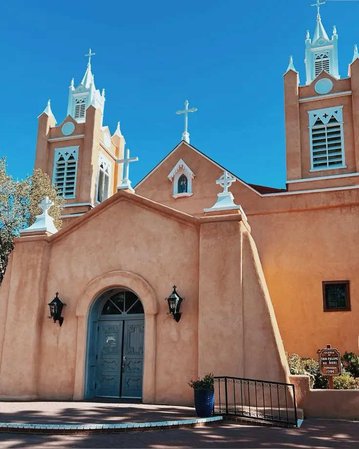Beautiful church and Museum in Old Town Albuquerque